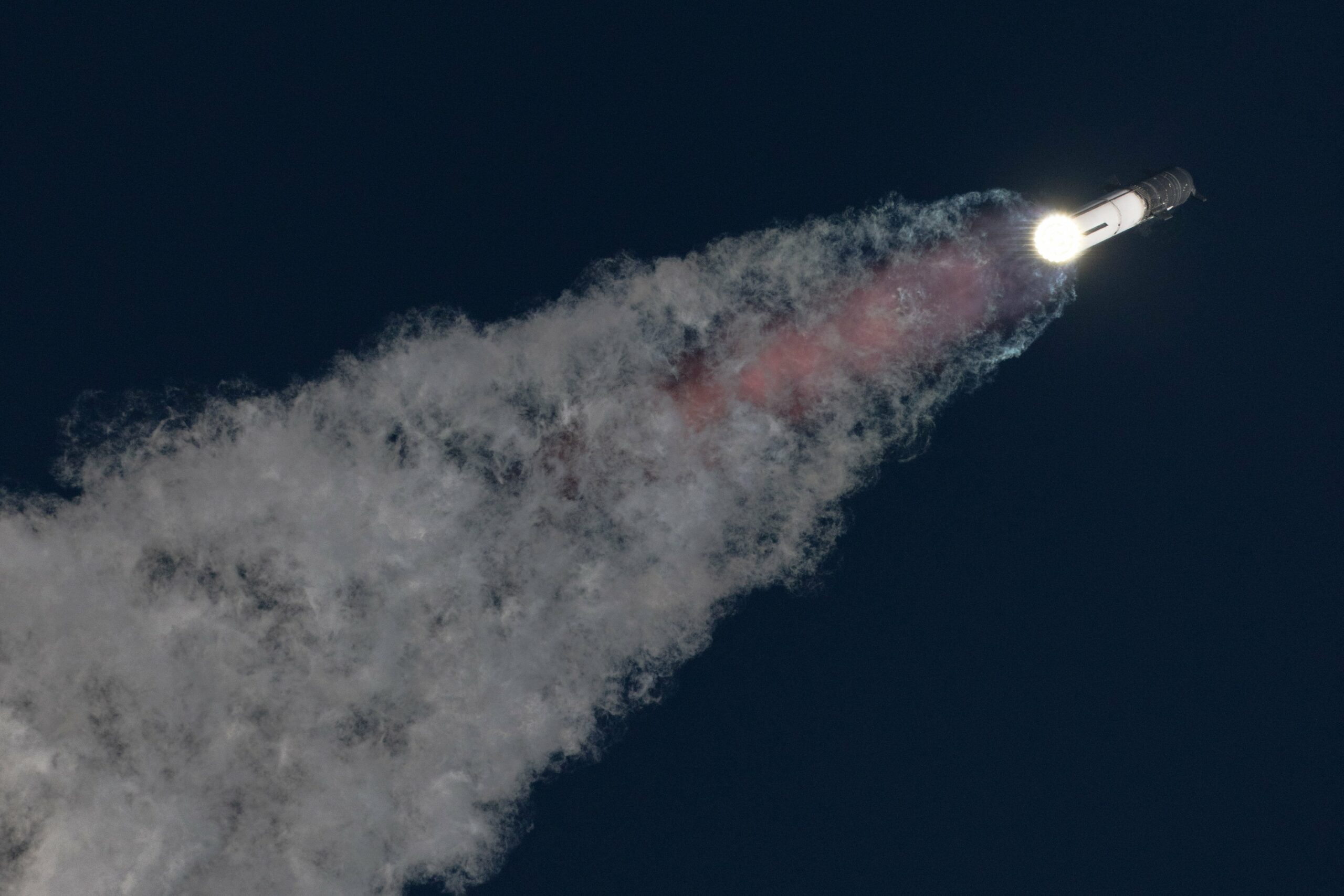 SpaceX: Starship decolla con successo, ma viene fatto esplodere