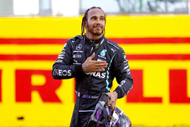 Clamoroso: Lewis Hamilton passa alla Ferrari nel 2025!